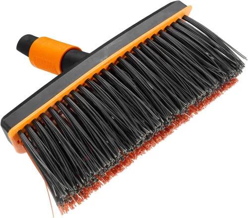 Vista 4 de Fiskars Escoba multiusos, cabeza de escoba, ancho: 10.2 in, cerdas de plástico, negro/naranja, QuikFit, 1001417