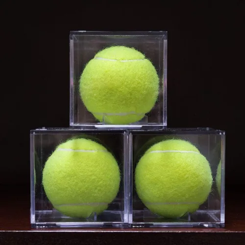 Vista 3 de ChalkTalkSPORTS Vitrina para pelotas de tenis - Individual Soporte cuadrado acrílico para pelotas de tenis, 3 1/8" x 3 1/8" x 3 1/8", transparente