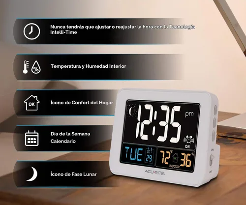 Vista 2 de AcuRite 13040 intelli-time reloj despertador con cargador USB, temperatura interior y humedad.