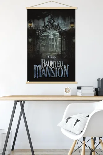 Vista 5 de Trends International Disney Haunted Mansion - Póster de pared de mansión, 22.37 x 34.00 pulgadas, paquete de impresión premium y colgador de madera
