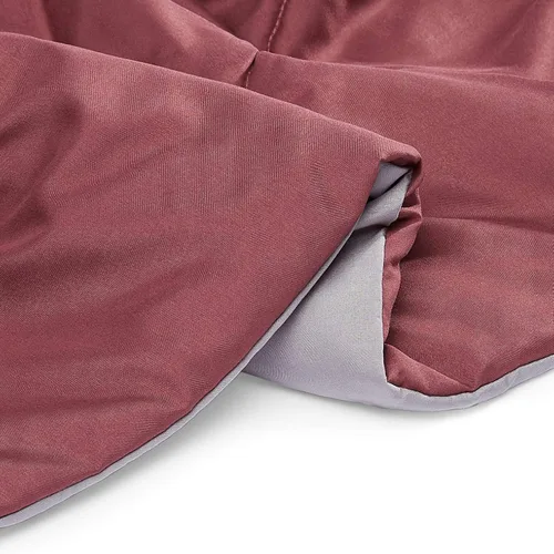 Vista 4 de Amazon Basics Manta reversible de microfibra ligera para todas las estaciones, individual/individual XL, borgoña/gris (paquete de 2)
