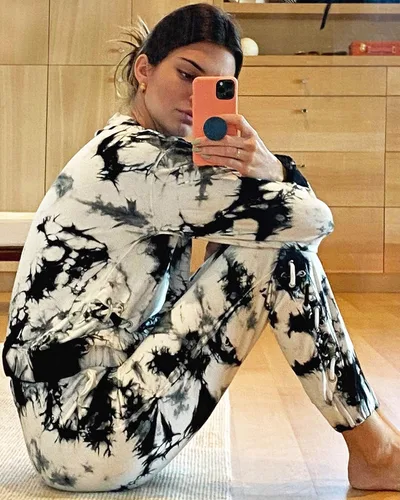 Vista 3 de KENDALL + KYLIE pantalones deportivos con cordón para mujer, exclusivos de Tienda