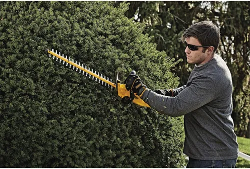 Vista 2 de DEWALT 20V* MAX DCHT820B - Cortasetos inalámbrico de 22 pulgadas, solo herramienta
