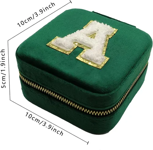 Vista 3 de Janhavi Joyero de viaje personalizado de terciopelo de felpa para mujer, joyero pequeño con inicial, artículos esenciales de viaje, organizador
