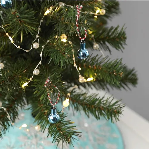 Vista 4 de Hallmark Recuerdo 2021, perlas decorativas de 30 luces de Navidad, 9.5 pies