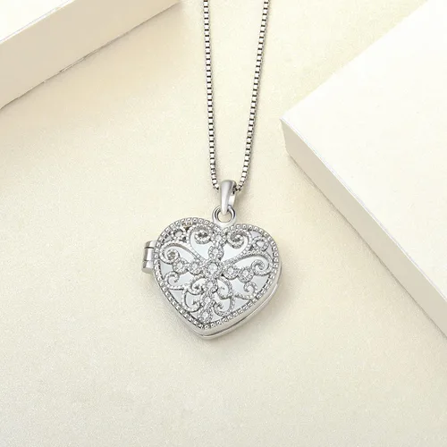 Vista 4 de YL Collar con medallón de cruz de plata de ley con colgante de corazón y piedras preciosas de filigrana
