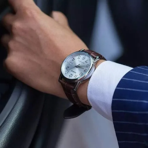 Vista 4 de Casio #MTP-V002L-7B Reloj analógico estándar de cuero para hombre, fácil de leer, fecha de día, plateado, Informal, clásico