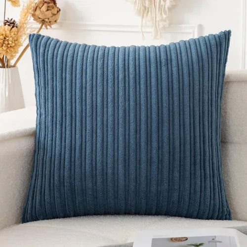 Vista 113 de UGASA - Fundas de almohada decorativas de terciopelo suave y sólidas de Navidad para sala de estar/sofá, 16 x 16 pulgadas, 2 unidades, color burdeos
