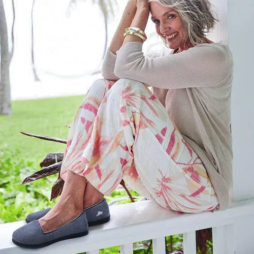 Vista 23 de Wishcotton Pantuflas ligeras de espuma viscoelástica para mujer, cómodas y antideslizantes, para interiores y exteriores