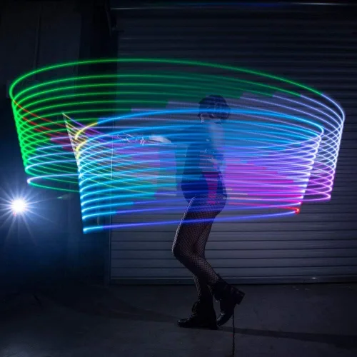 Vista 2 de Varita levitadora LED GloFX Hypno – Varita LED de cuerda corta, juguete de flujo levitador