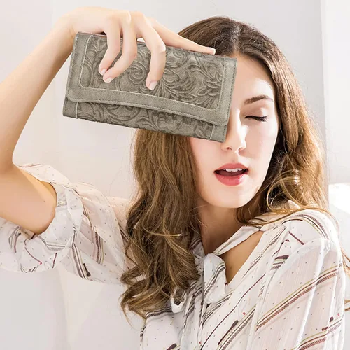 Vista 24 de MEITRUE Cartera de cuero para mujer, con bloqueo RFID, triple pliegue, con relieve, soporte para tarjetas, organizador de chequera para teléfono