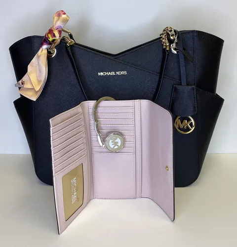Vista 3 de Michael Kors Jet Set - bolsa de hombro para viaje con cadena grande, cartera triple Michael Kors Jet Set.