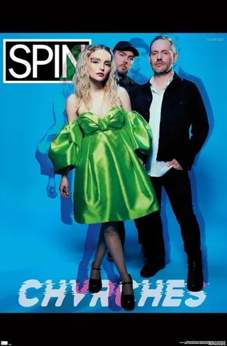 Vista 11 de Trends International SPIN Magazine - Póster de pared CHVRCHES 21, 14.725 x 22.375 pulgadas, versión enmarcada de madera de granero