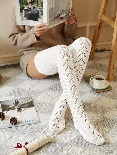 Vista 2 de Pcavin Calcetines altos hasta el muslo para mujer, calcetines de punto trenzado por encima de la rodilla, calentadores de piernas largos y cálidos