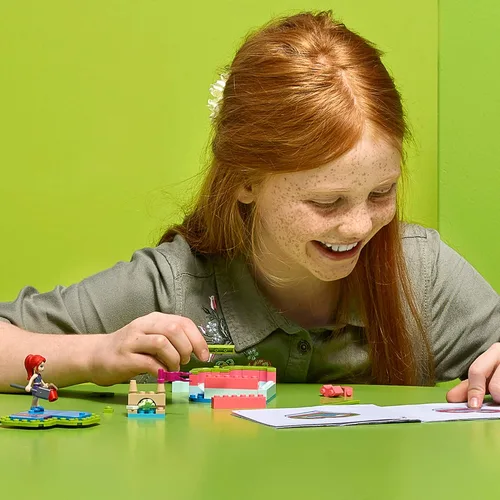 Vista 3 de LEGO Friends Mia's Summer Heart Box 41388 Kit de construcción, nuevo 2019 (85 piezas)