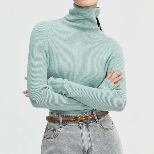 Vista 53 de Cinturón de cuero clásico con hebilla de metal para mujer con vestido de jeans