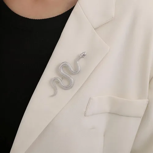 Vista 4 de Broche punk de oro de serpiente para mujer, broche de solapa para mujer, broche de cadena de serpiente, broche para abrigo, accesorios de joyería