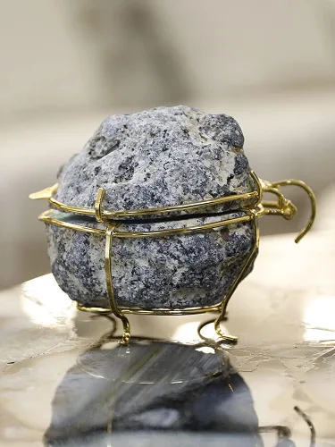 Vista 7 de BYVUTE Caja de anillos de geoda, joyero organizador con soporte dorado para exhibición, propuesta, compromiso, ceremonia de boda, regalo