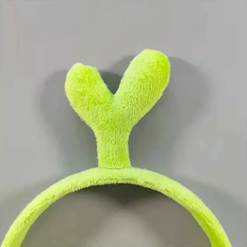 Vista 4 de Loveiy - Diadema de felpa verde con diseño de brote de frijoles femeninos con hebilla de maquillaje