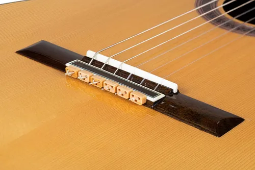 Vista 8 de Cuentas de puente de guitarra clásica – Bloques de corbata con patrón de madera clara para cuerdas de nailon y carbono – Compatible con guitarras