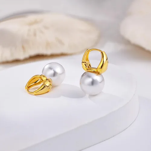 Vista 8 de Moodear Gold Pearl Earrings for Women Gold Hoop Earrings 14K Gold Plated Pearls Drop Earrings Trendy Small Elegant Hypoallergenic Dangle Gold