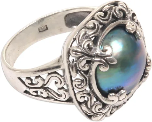 Vista 2 de NOVICA Anillo de cóctel artesanal hecho a mano con perlas de agua dulce cultivadas Mabe de plata de ley 925 con motivo floral azul Indonesia piedra