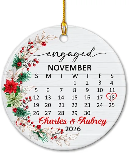 Vista 14 de Adorno de cerámica Our First Christmas Together, adorno de Navidad 2025 personalizado con nombre y fecha, renos para colgar en cerámica, regalo