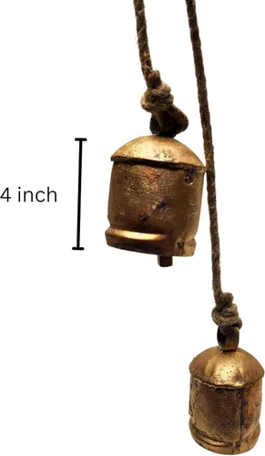 Vista 8 de BELLUXE - Campanas pequeñas de vaca rústicas de metal de estaño de la suerte hechas a mano, campanas de decoración de Navidad con cuerda de yute