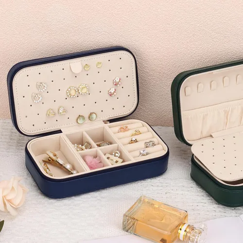 Vista 5 de DesignSter Joyero de viaje, estuche portátil de piel sintética, pequeñas cajas de joyería para regalos, organizador de joyas de viaje para mujeres