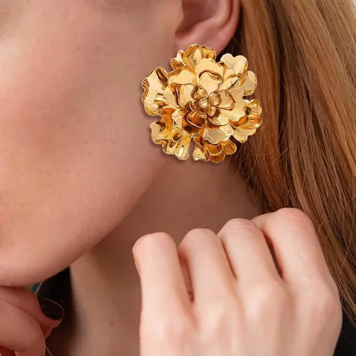 Vista 4 de Aretes de flor dorada para mujer, diseño floral bohemio en capas, aretes de flor grande