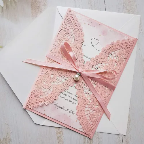 Vista 4 de 50 tarjetas de invitaciones de boda de encaje rosa con cintas y sobres para boda, despedida de soltera, compromiso, invitaciones de cumpleaños
