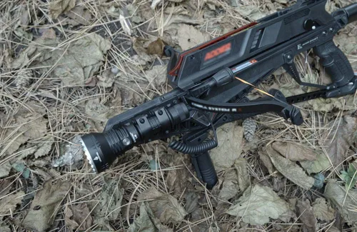 Vista 3 de ACEBEAM L19 CAMO PM1 linterna LED blanca -1650 lúmenes 4,265.1 ft tiro w/20A batería - gris CAMO