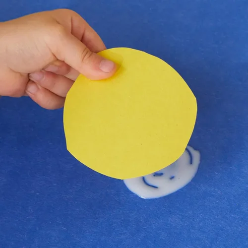 Vista 6 de Colorations® Tacky Craft - Tarros de pegamento para el aula, cada uno con aplicador de cepillo integrado, juego de 12, cada uno de 3 onzas