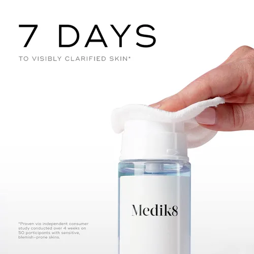 Vista 2 de Medik8 Press and Clear - Tónico facial clarificante - Tónico facial exfoliante BHA para mujeres y hombres - Tónico facial de ácido salicílico
