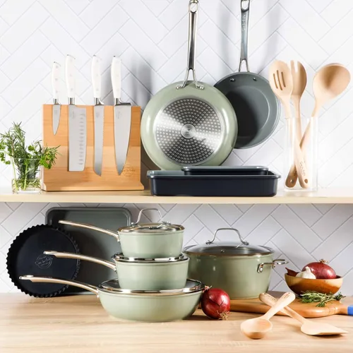 Vista 6 de Sur La Table Kitchen Essentials - Juego de 5 piezas de cuchillos de acero alemán con mango triple remachado en bloque magnético de madera de haya