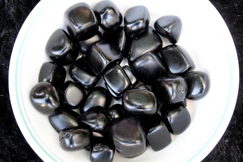 Vista 4 de Piedra pulida de obsidiana negra azabache, 3.53 onzas, atractiva, auténtica, aproximadamente 75 a 1 pulgada