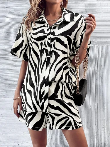 Vista 4 de OYOANGLE Conjunto de 2 piezas de verano para mujer, camisa y pantalones cortos con botones y estampado a rayas