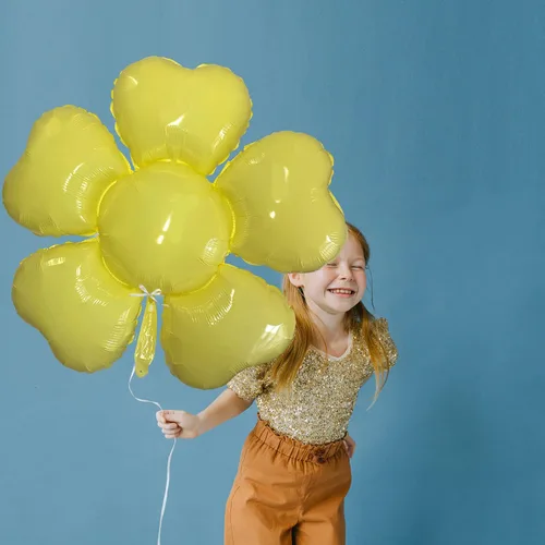 Vista 5 de Globos de flores amarillas, enormes globos florales amarillos brillantes, decoraciones de fiesta de cumpleaños con temática de primavera