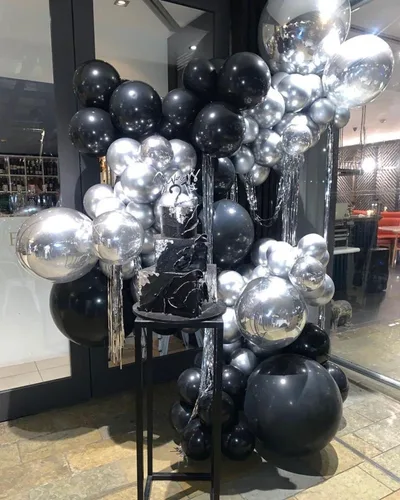 Vista 5 de Kit de arco de guirnalda de globos negros y plateados de 153 unidades con estrellas - 22 18 12 10 5 pulgadas de diferentes tamaños, globos de látex