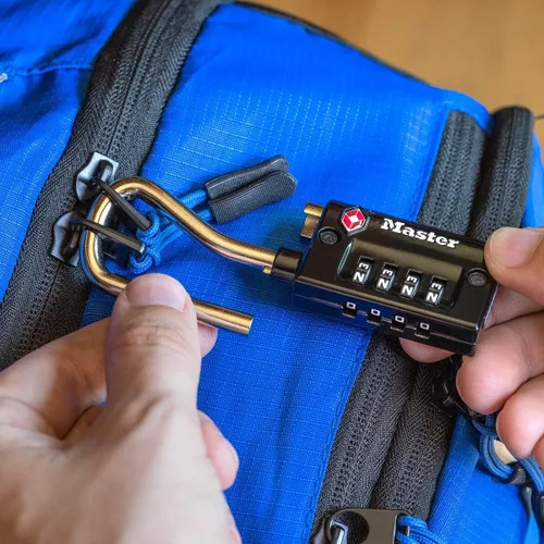 Vista 3 de Master Lock Candado, establece tu propia combinación de candado para equipaje aceptado por la TSA, 1-5/16 pulgadas de ancho, 4696D, negro