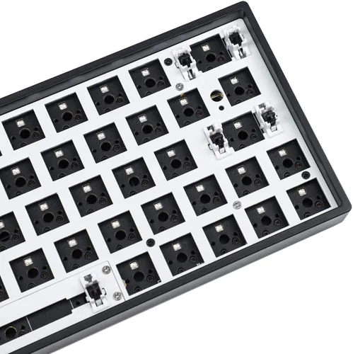 Vista 3 de Skyloong 64 GK64 GK64x RGB intercambiable en caliente programable con cable caso PCB placa Cherry MX teclado DIY kit espacio reemplazable Kit