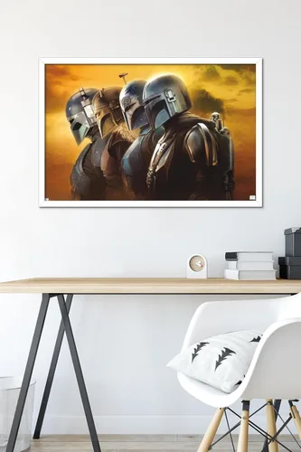 Vista 6 de Trends International Star Wars: The Mandalorian Season 3 - Póster de pared de cascos, 22.37 x 34.00 pulgadas, versión enmarcada en blanco