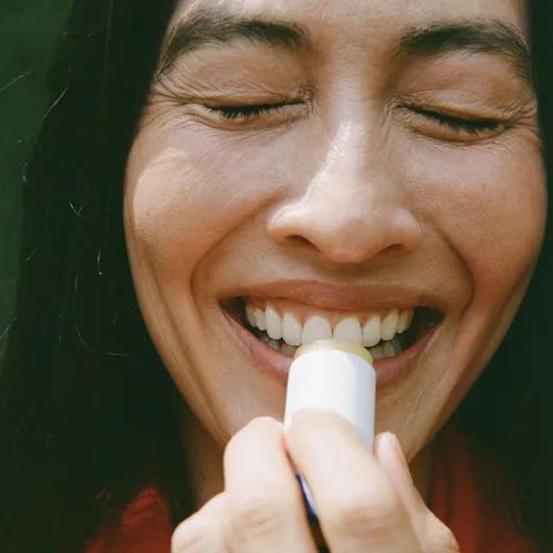 Vista 5 de Ursa Major Going Places - Bálsamo labial Hidratante de labios natural para labios agrietados y secos Hidrata, calma y protege Tubo de cartón