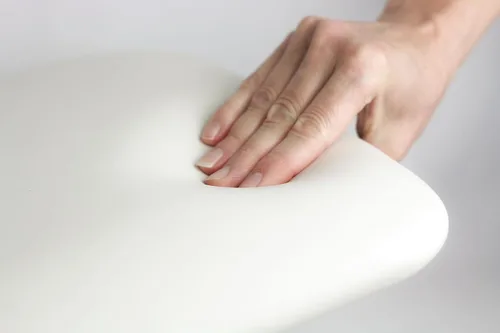 Vista 7 de Seachrome Asiento de ducha Lift-Assist, en forma de L, mano derecha, ADA, montaje en pared, acolchado blanco naugahído