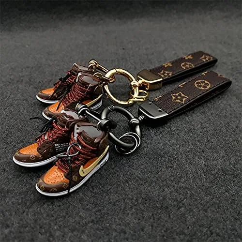 Vista 2 de Accesorios para llavero de zapatos deportivos con llavero de cuero y mini pulsera de zapatos 3D, llavero de moda para mujeres y hombres