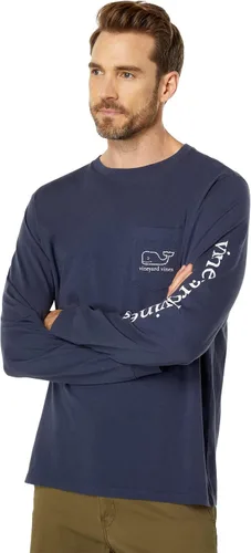 Vista 2 de Vineyard Vines Camiseta vintage de manga larga para hombre con bolsillo de ballena, Pequeña