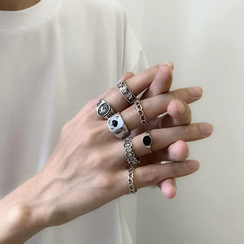 Vista 4 de Anillos punk vintage de oro y plata para hombres y mujeres, juego de anillos góticos geniales, anillos de nudillos apilables gruesos, anillos