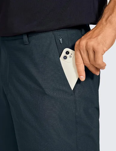Vista 3 de CRZ YOGA Pantalones cortos de golf cómodos para hombre para todo el día, 7 pulgadas, elásticos, ligeros, informales, para trabajo, con bolsillos