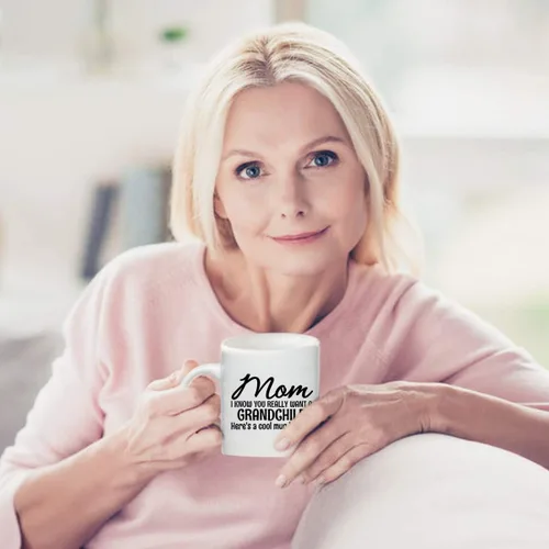 Vista 4 de Taza de café novedosa para mamá, Here's A Mug in stead of a Grandchild- Impresión frontal y trasera, idea de regalo para madres, el mejor regalo
