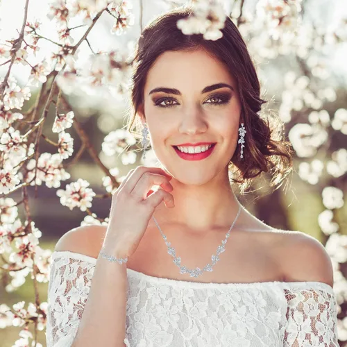 Vista 4 de DHQH Juego de 3 piezas de joyería de novia de circonita cúbica para boda collar de cristal aretes colgantes pulseras para mujeres regalos de joyería